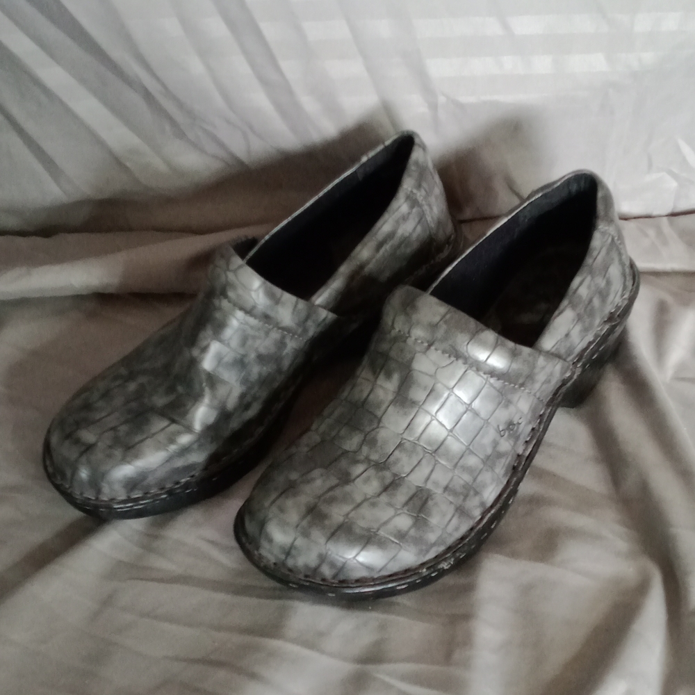 B.O.C Gray Patterned Clogs Size 8 - image 1